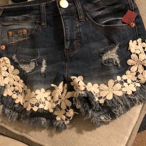NWT JEAN LACE DETAIL SHORTS